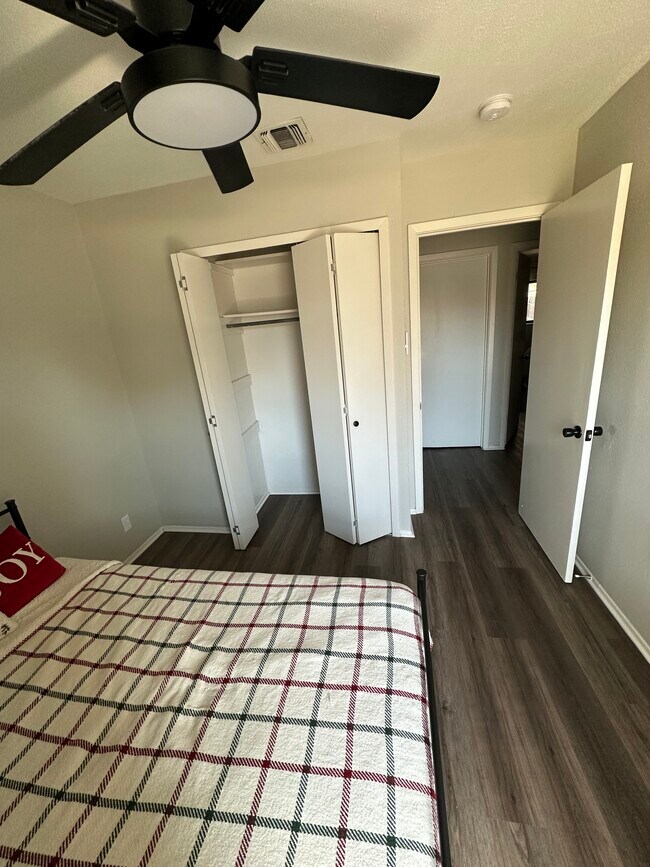 Building Photo - 7427 Slippery Elm St