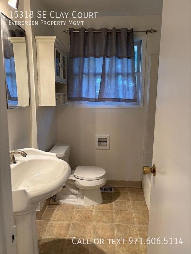 Building Photo - 15318 SE Clay Ct