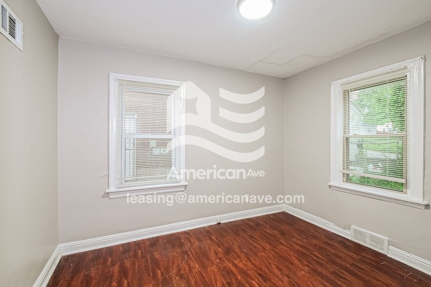 Building Photo - 207 Newell Dr