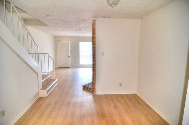 Building Photo - 9475 Olde Village Ct