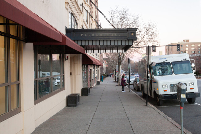 Building Photo - 1284 Beacon St