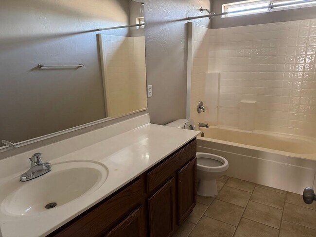 Building Photo - Beautiful Home for Rent in El Mirage!