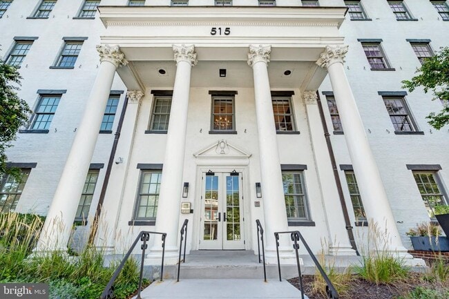 Building Photo - 515 N Washington St