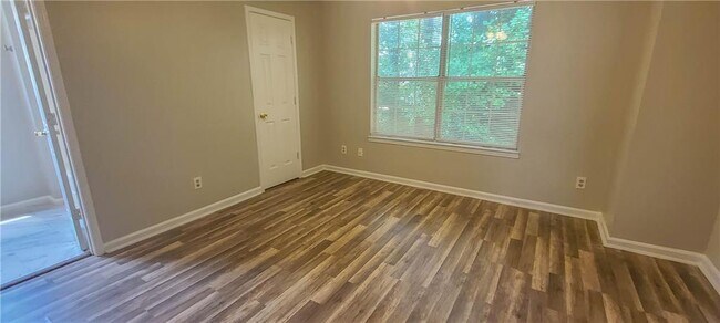 Building Photo - 2120 Fairways Ct