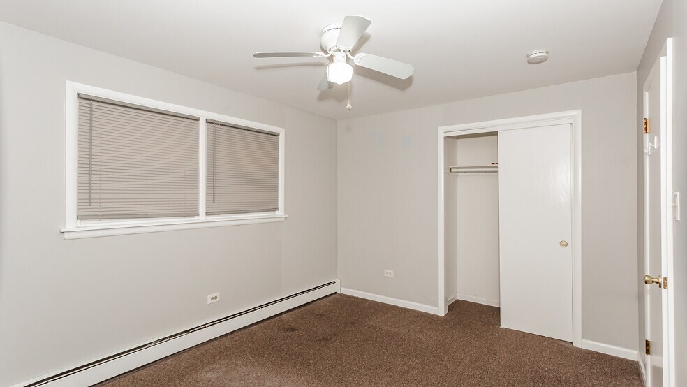 Building Photo - 5940 S Kilbourn Ave