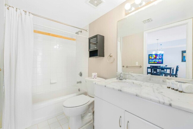 Building Photo - 1 SE 12th St