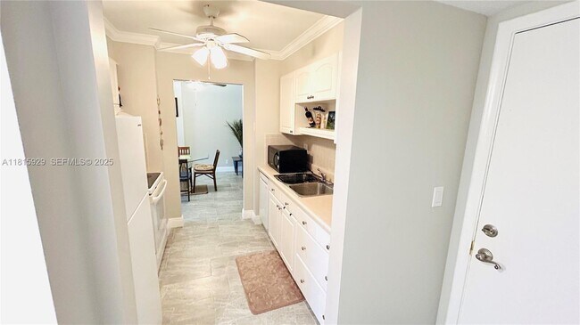 Building Photo - 250 NE 20th St