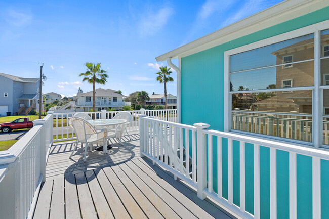 Building Photo - Just Beachy! 3bd 2ba by the Ocean