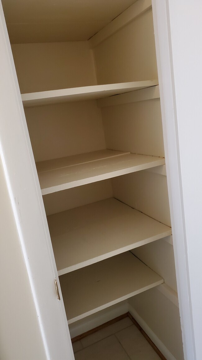 Linen Closet - 752 Terrace View Dr