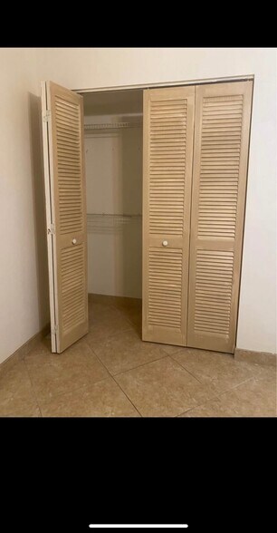 Building Photo - 1024 Manatee Rd