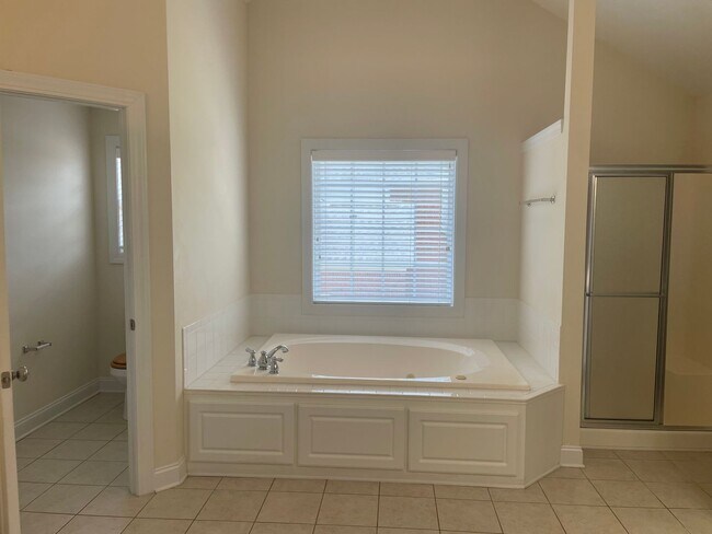 Building Photo - Outstanding Five Bedroom Three Full Bathro...