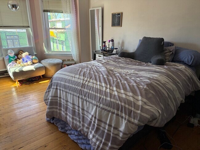 Building Photo - 60 Pleasant St