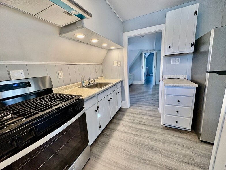 Building Photo - 735 Morgan Ave