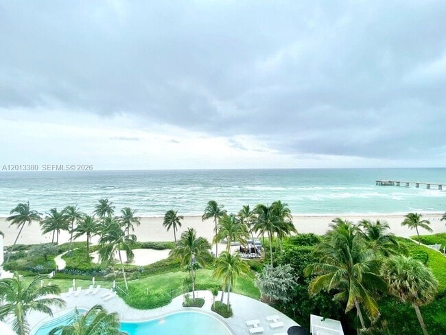 Building Photo - 16901 Collins Ave