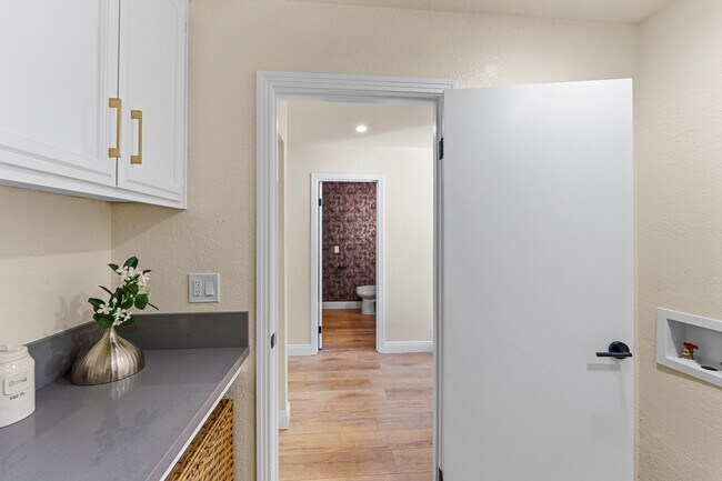 Building Photo - 44350 Michigan Ct