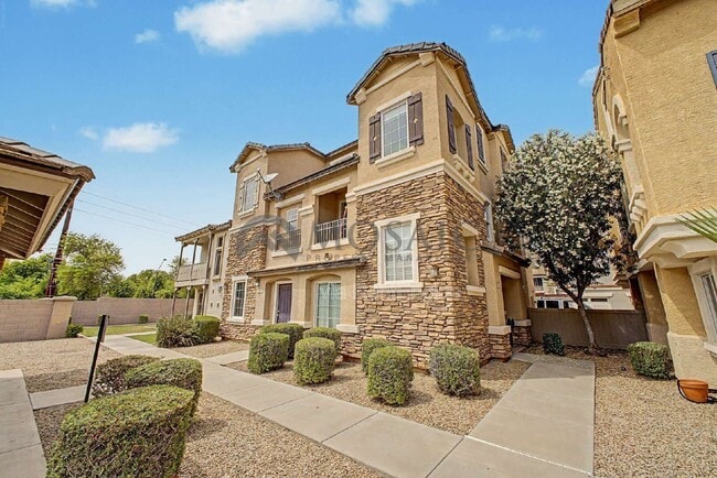 Building Photo - 1384 S Sabino Dr