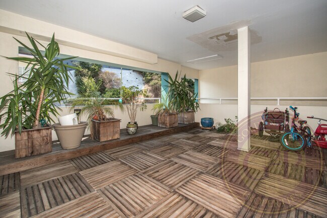Building Photo - Corona Heights - 3 BR, 2.5 BA Condo 1,586 Sq. Ft. - 3D Virtual Tour, Parking, Patio