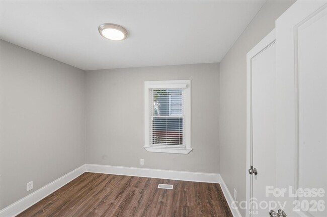 Building Photo - 4239 Dinglewood Ave