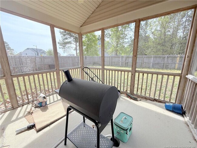 Building Photo - 418 Century Dr