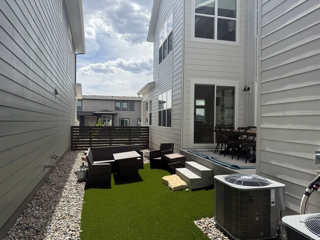 Building Photo - 9527 Carcassonne Pl
