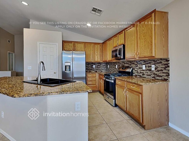 Building Photo - 5745 Oasis Ridge St