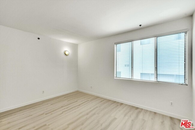 Building Photo - 11960 Iowa Ave