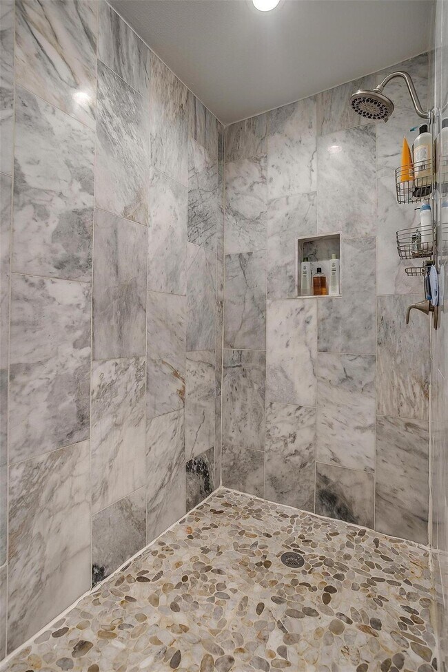 Building Photo - Charming 4-Bed Home with Granite Counterto...