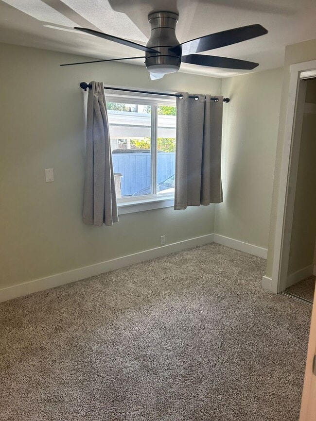 Building Photo - Kailua Lifestyle in 2 Bedroom 2 Bath Charmer