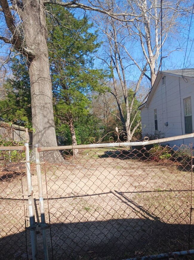 Building Photo - North Columbus 2bedroom home available to rent!