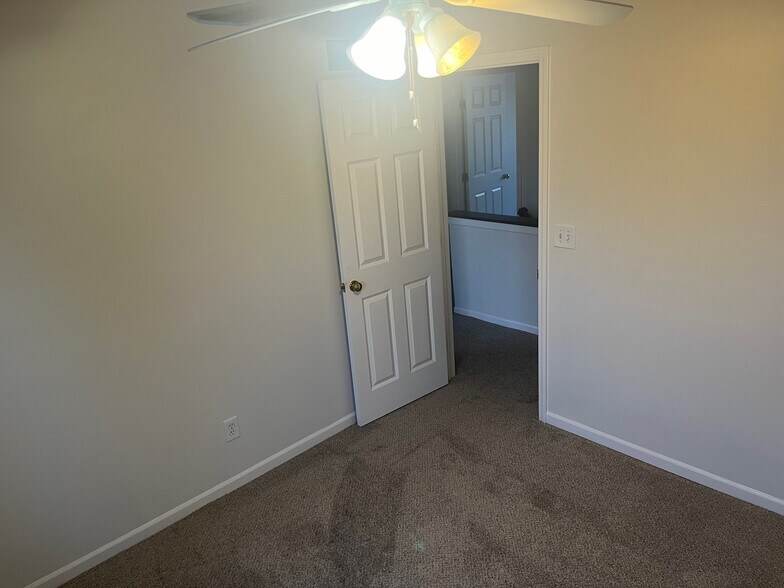 Building Photo - 1074 Lakegrove Court