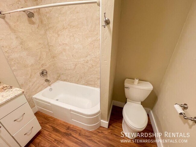 Building Photo - 2334 Augusta St