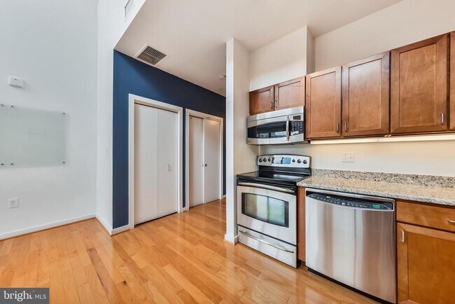 Building Photo - 1414 Belmont St NW