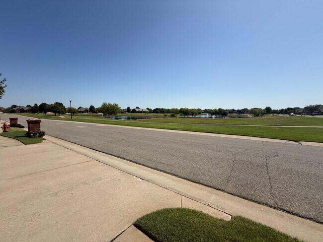 Building Photo - 3 bed plus office, Neighborhood amenities include a neighborhood pond, Pool and playground!