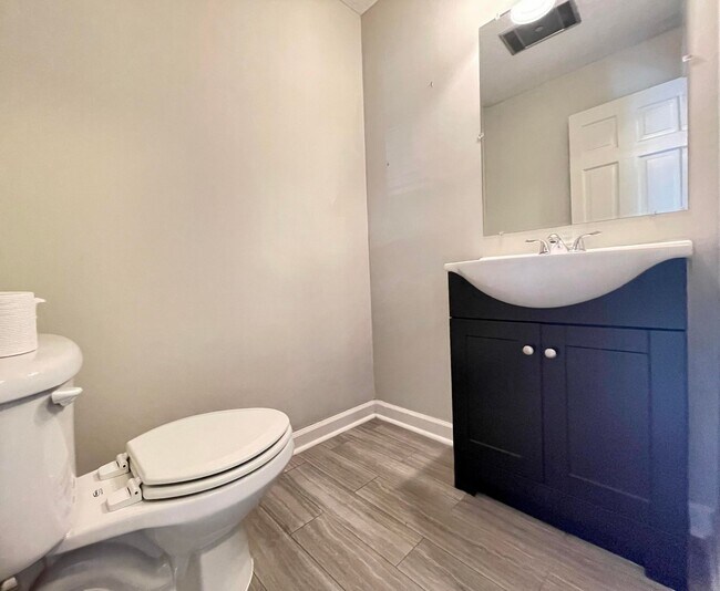 Building Photo - 223 Raintree Ln