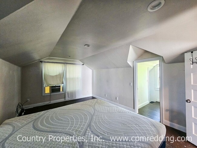 Building Photo - Downtown 3-Bedroom with Old World Charm and Modern Amenities!