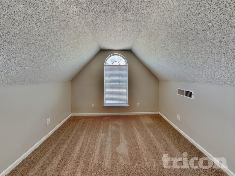 Building Photo - 89 Smokewood Dr