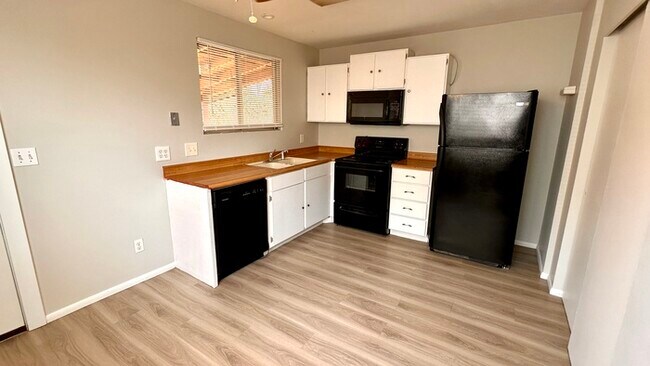 Building Photo - Remodeled 4 Bedroom Townhome!