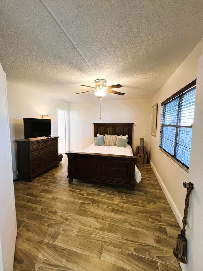 Building Photo - 3402 Bimini Ln