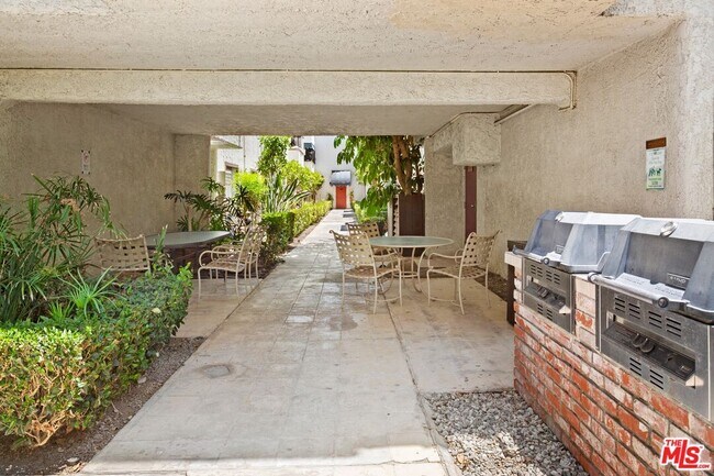 Building Photo - 18530 Hatteras St