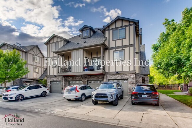Building Photo - 7903 NE Rockne Way