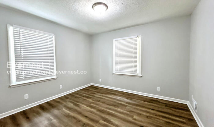 Building Photo - 2507 Dawn Dr