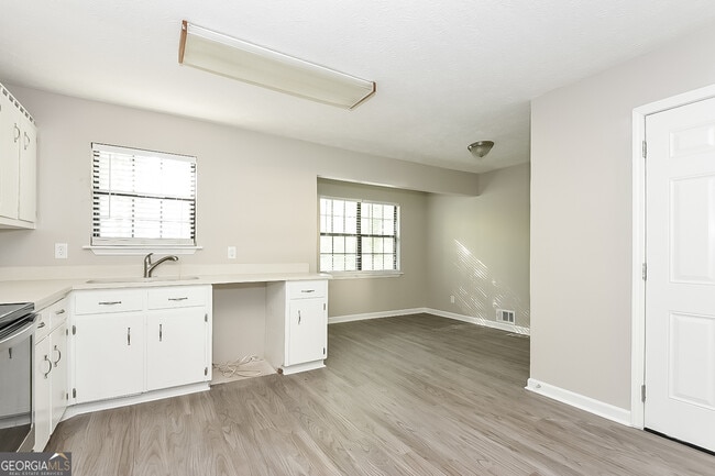 Building Photo - 1565 Island Way