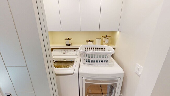 Building Photo - 163 G Ave