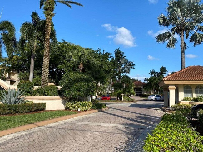 Building Photo - 3203 Glenmoor Dr