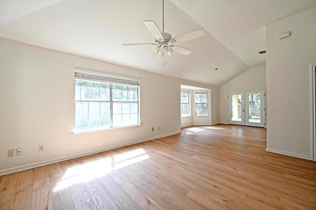 Building Photo - 108 N Mockingbird Cir
