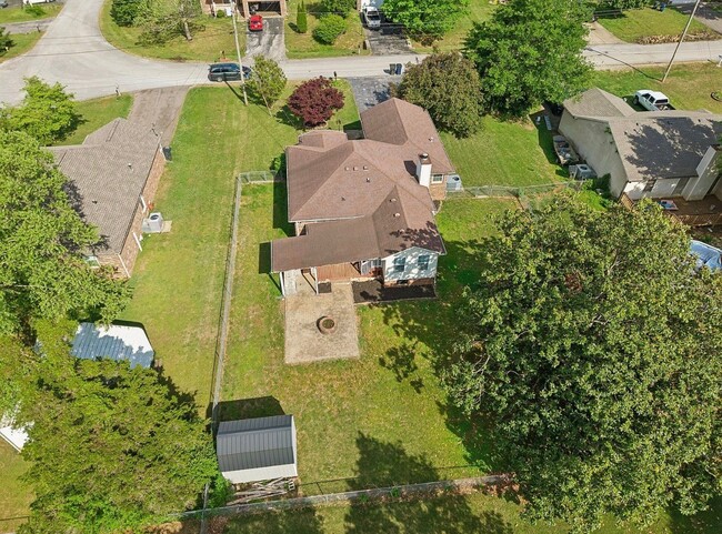 Building Photo - 1646 Lillian Cir