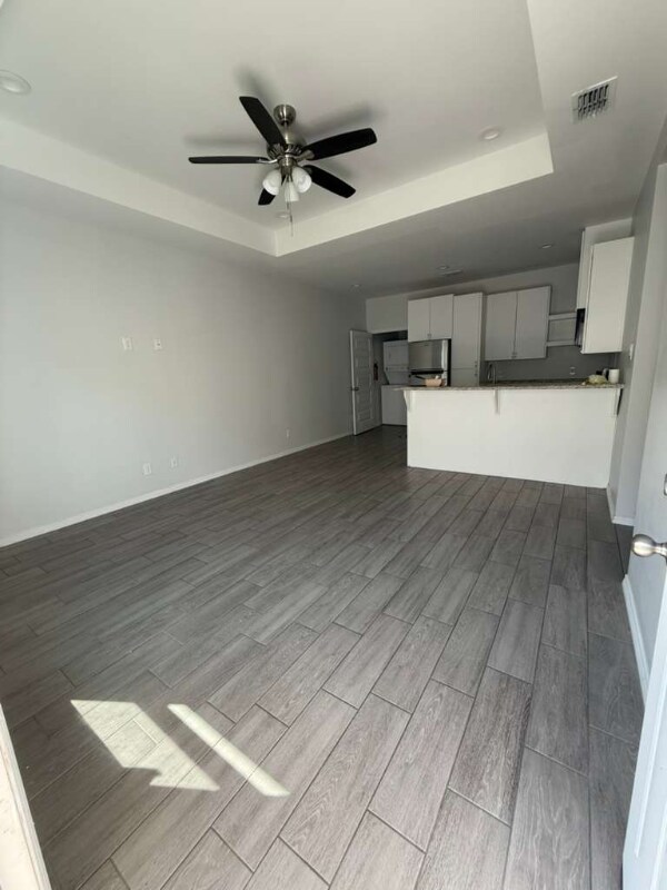 Building Photo - 1307 W Heritage Dr