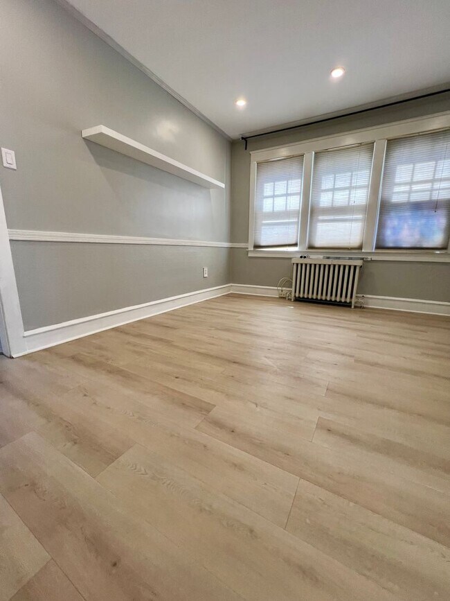 Building Photo - Gorgeous 3-Bedroom Townhome in Parkside! Available NOW!