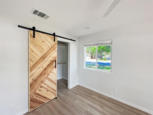 Building Photo - 7736 Croftwood Dr
