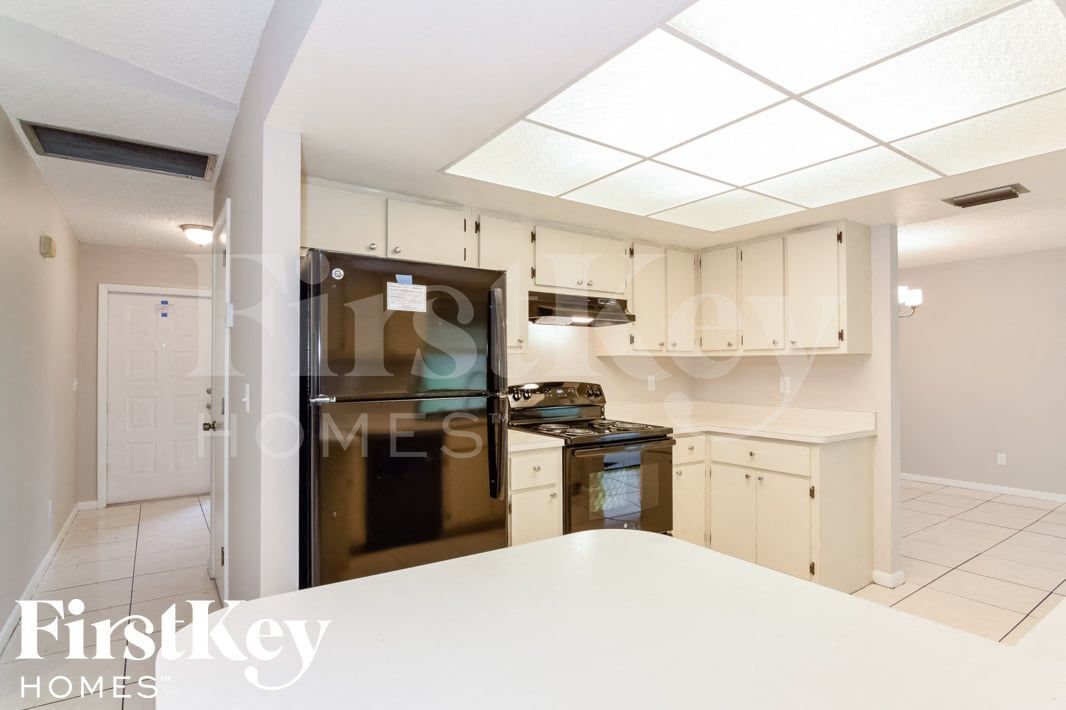 Building Photo - 620 SE 29th St